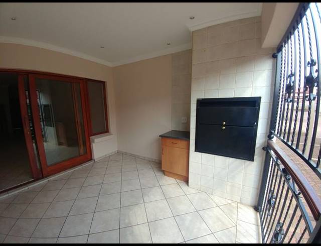 2 BEDROOM TOWNHOUSE FOR SALE IN KENLEAF